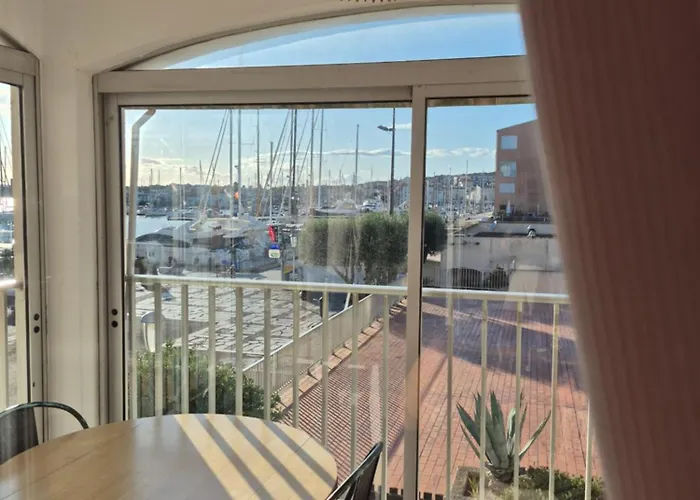 Daire Agreable Vue Port Au Cap D'agde Agde